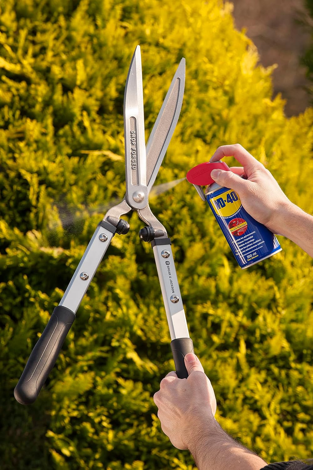 Produit Multifonction Spray Double Position Sans Silicone Non Conducteur Compatible Plastiques, Caoutchoucs, Tous Métaux 200 ML